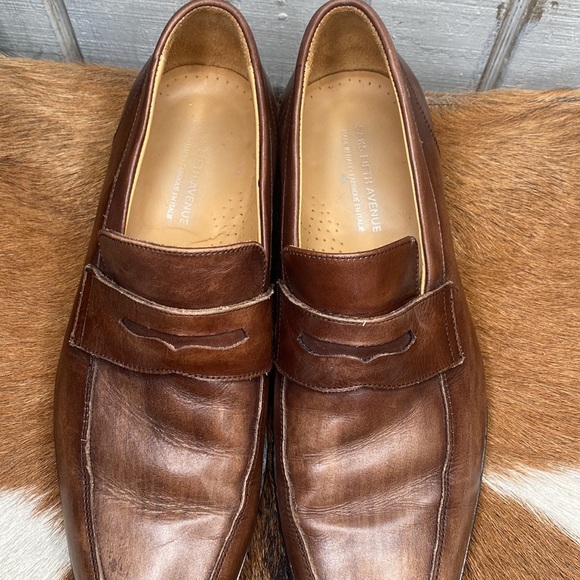 Men’s Saks  fifth Avenue dressing shoes size 9 check them out very nice thanks 🙏 - Picture 3 of 11